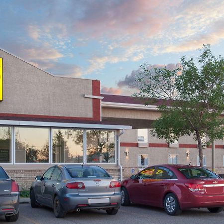 موتيل Super 8 By Wyndham Brandon Mb المظهر الخارجي الصورة