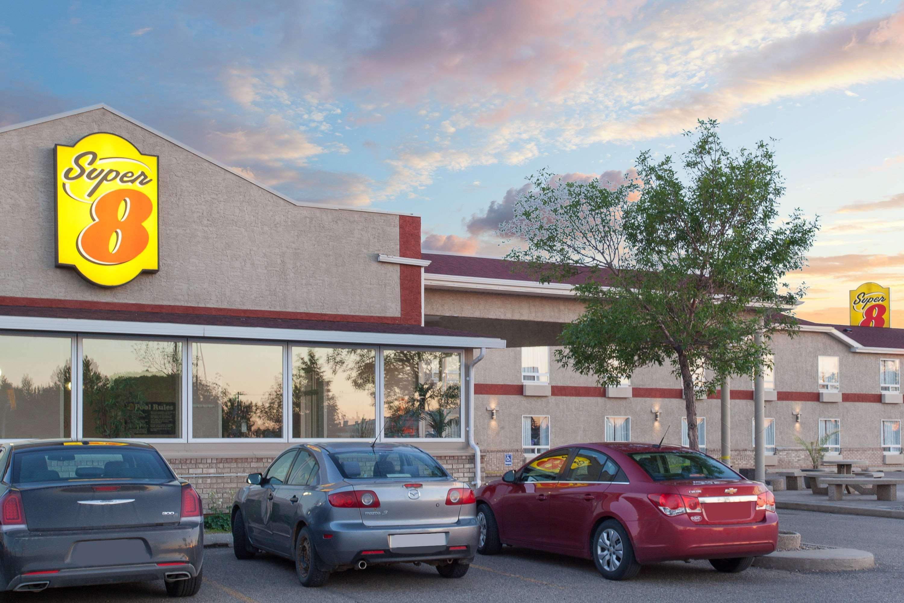 موتيل Super 8 By Wyndham Brandon Mb المظهر الخارجي الصورة